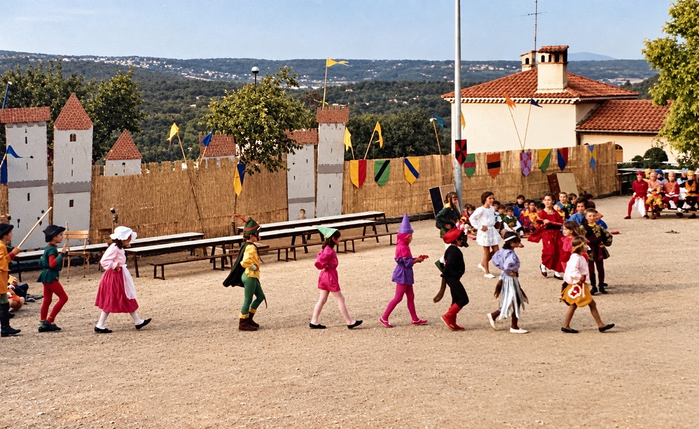 Fête scolaire moyen-âge — recto
