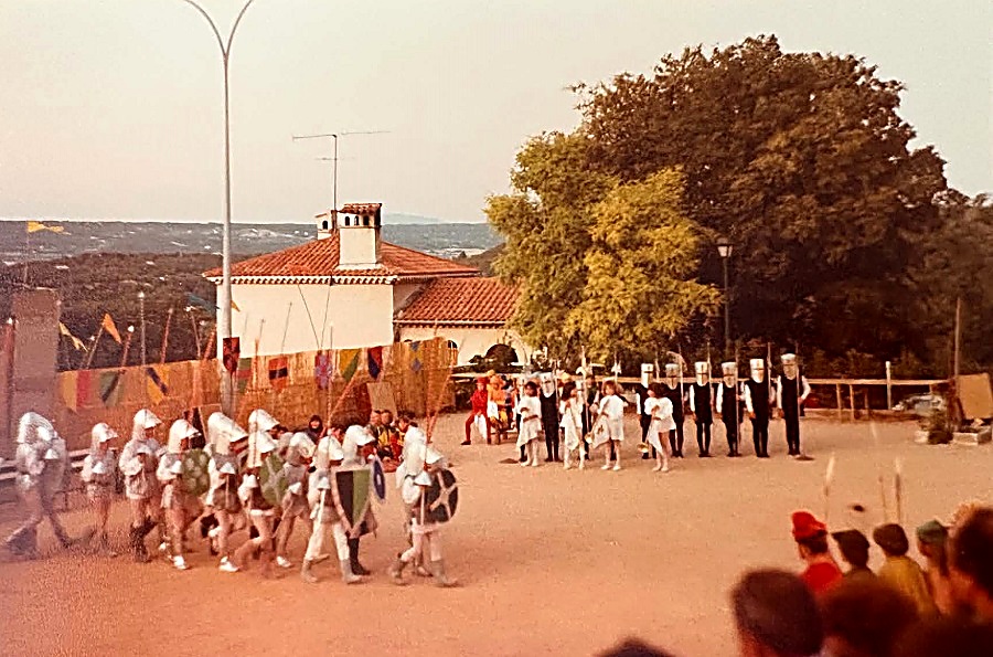 Fête de l'école - Le Moyen-Age — recto