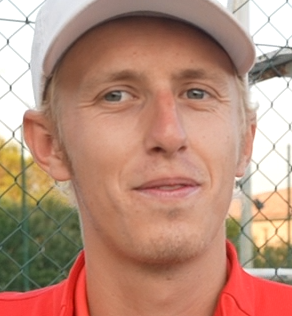 Gabin, moniteur de tennis