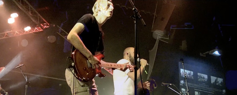 De la raquette à la guitare