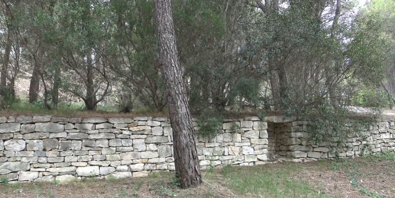 Le mur apié
